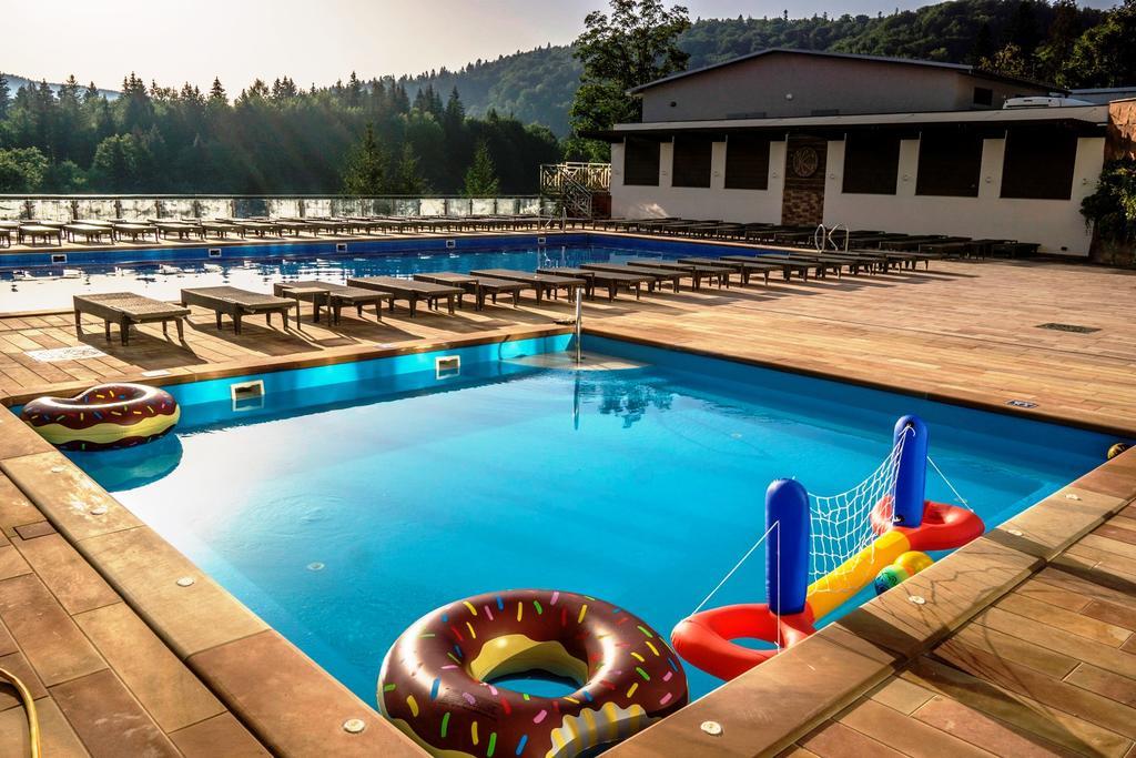 Stanislavsky Hotel Group Jaremče Esterno foto